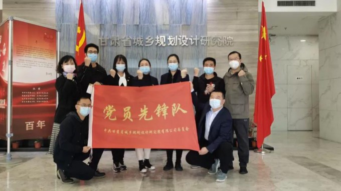 “疫”線(xiàn)見(jiàn)初心 黨徽因你更閃亮