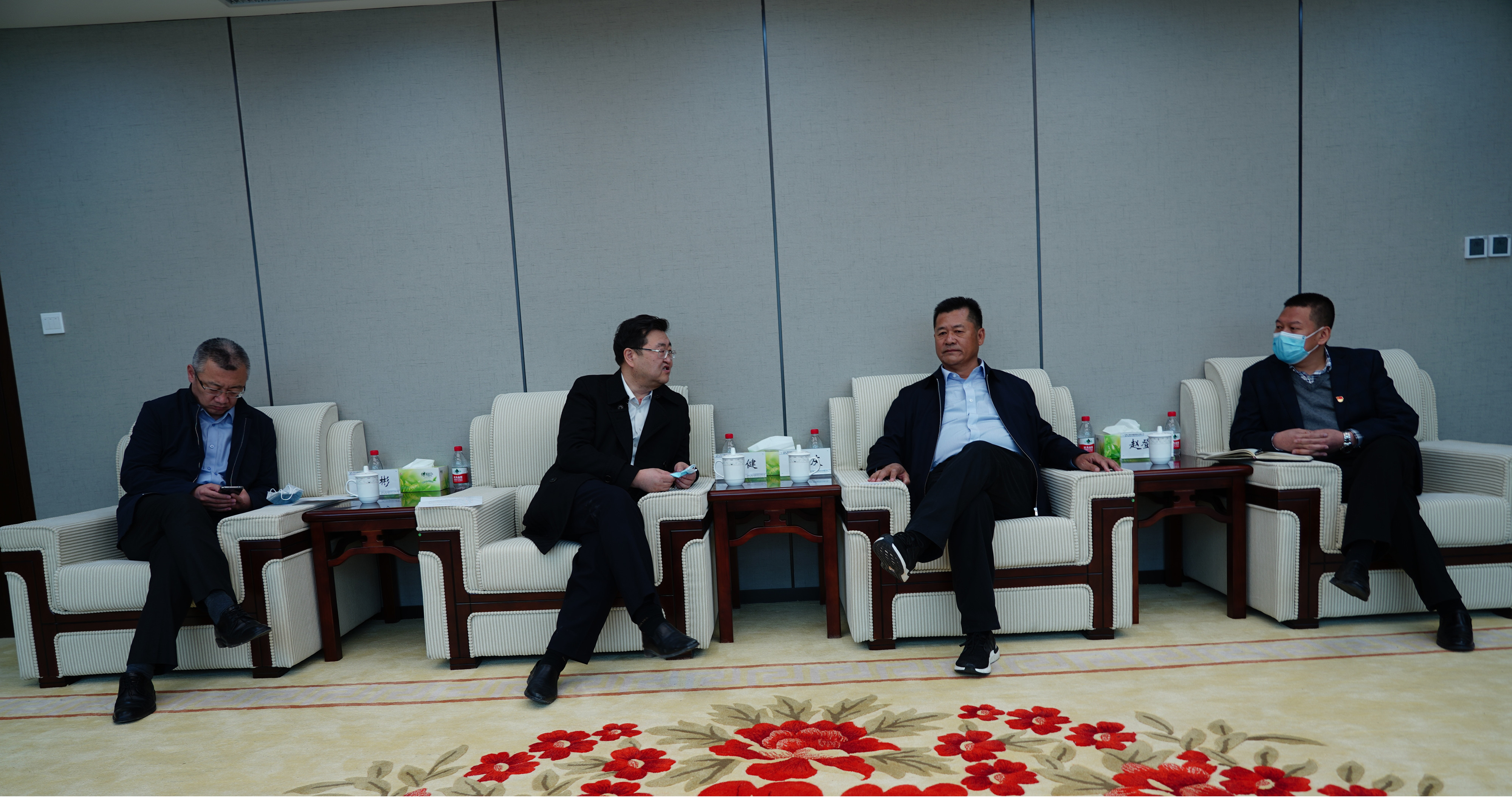 宋忠慶會見浙商銀行蘭州分行黨委書記、行長申健一行